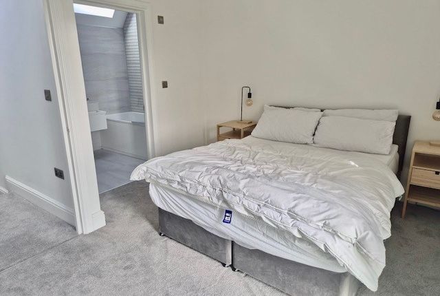 9, COULSDON photo 3