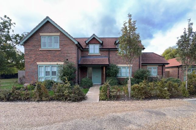 4-bed detached on Oak Farm Close, Ascot, £1,000,000