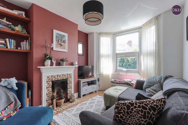 88, Queens Avenue, Hertfordshire photo 4