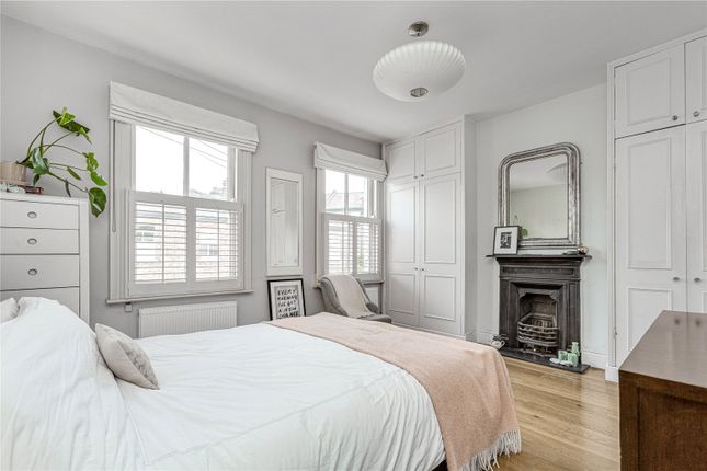 Terraced house to rent in Abercrombie Street, Battersea Park