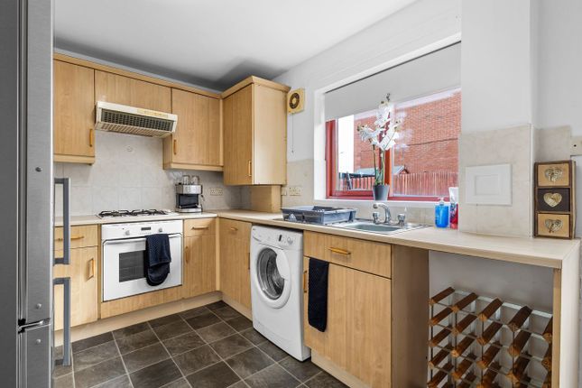 16, Caledonia Court, Kilmarnock photo 3
