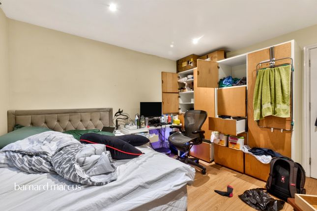 Flat 5, Newbridge Court, Hazelhurst Road, London photo 3