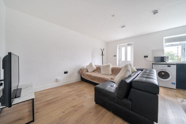 Flat 1 - 8, 94, Highlands Road, Hampshire photo 3