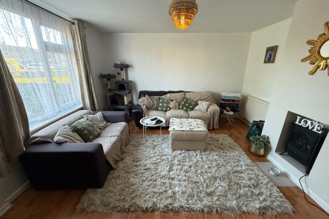 63 Grove Road, Houghton Regis, Bedfordshire photo 3