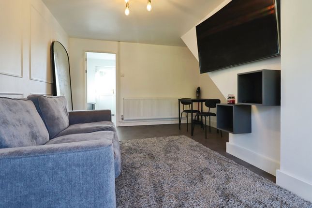 10, Sundew Close, CARDIFF photo 5