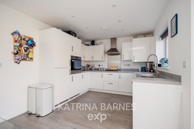 31, Crozier Drive, Cressing photo 2