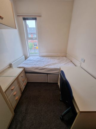 Terraced house to rent in Claremont Road, Rusholme, Manchester