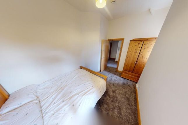 A Cozy And Inviting Double Bedroom With Ample Natu...