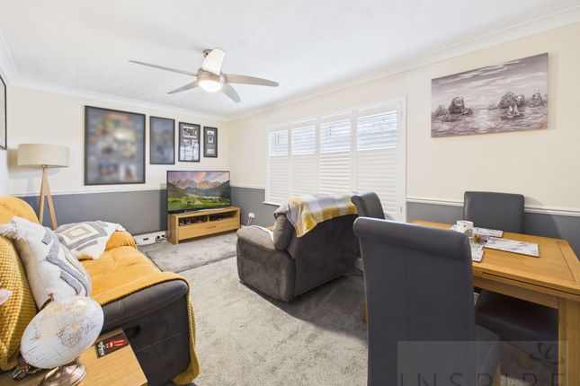 10 Hayling Court, Crawley photo 2