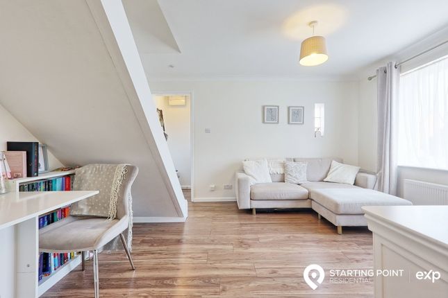 16, Kingfisher Close, Maldon photo 3