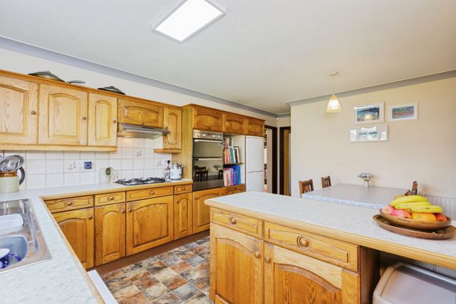 7, Greenwich Close, Leicester photo 3