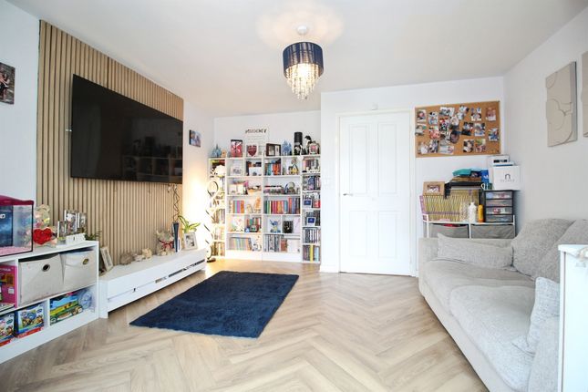 3, Parklands Court, LEEDS photo 3