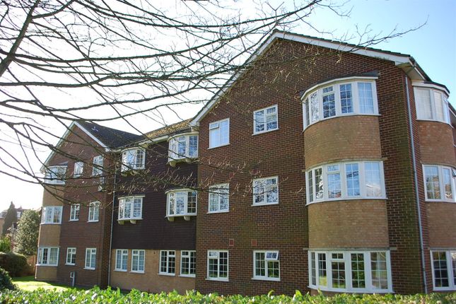 Thumbnail Flat to rent in Bilbets, Rushams Road, Horsham, West Sussex, 2