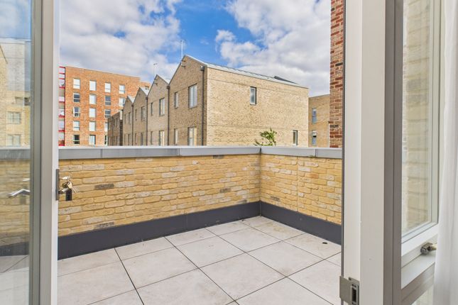 Cam02545G0-Pr0471-Still019