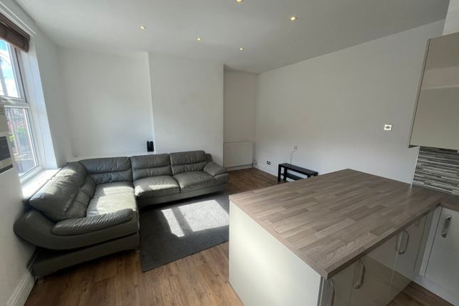 27, Sowood Street, West Yorkshire photo 3