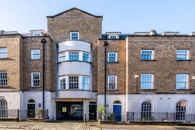 Maisonette for sale in Feathers Place, Greenwich, London