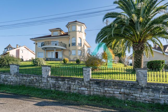 Villa for sale in La Barraca 33195, Oviedo, Asturias