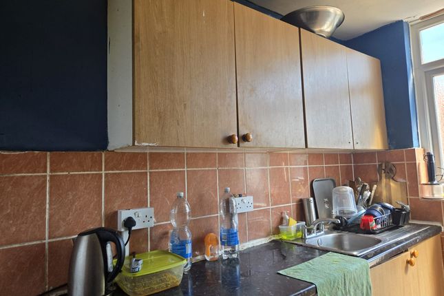 07, Bradley Road, Luton photo 4
