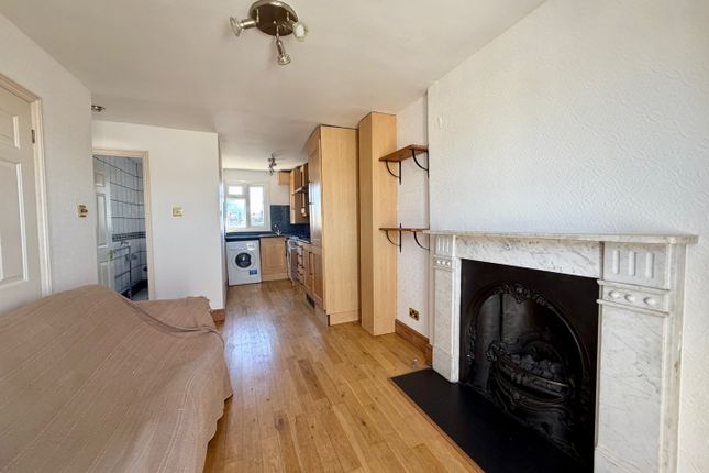 16c, Jacksons Road, Holloway photo 3