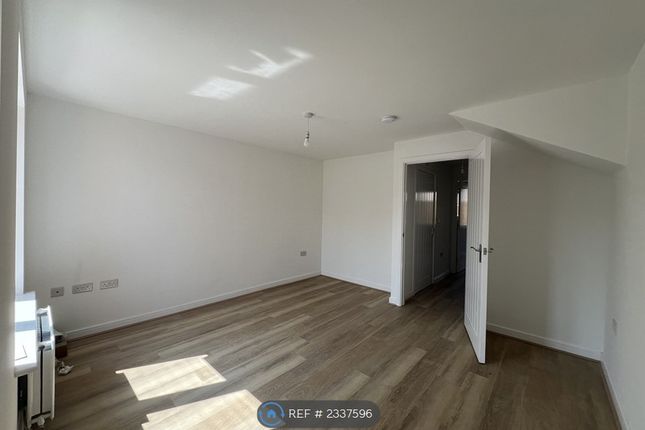 Calla Close, Newcastle Upon Tyne photo 4