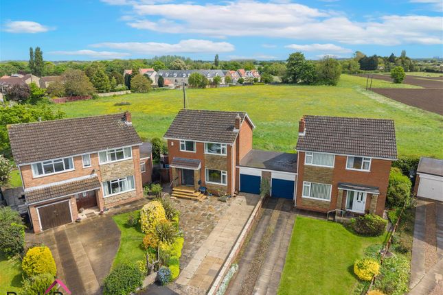 17, Hillcrest, Leeds photo 2