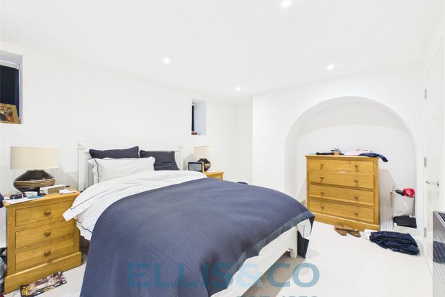 Flat 4, High Hilden House,, High Hilden Close, Kent photo 4