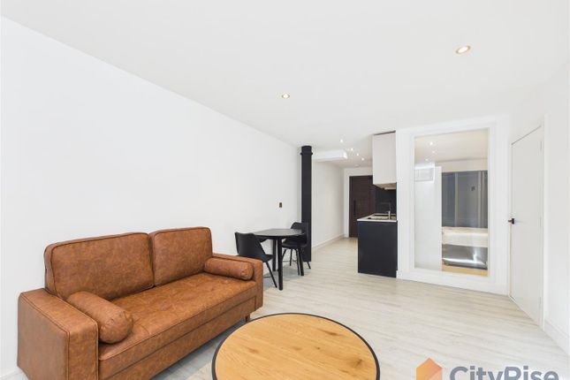 Apartment 7, The Pointe, Burrell Street, Wakefield photo 4
