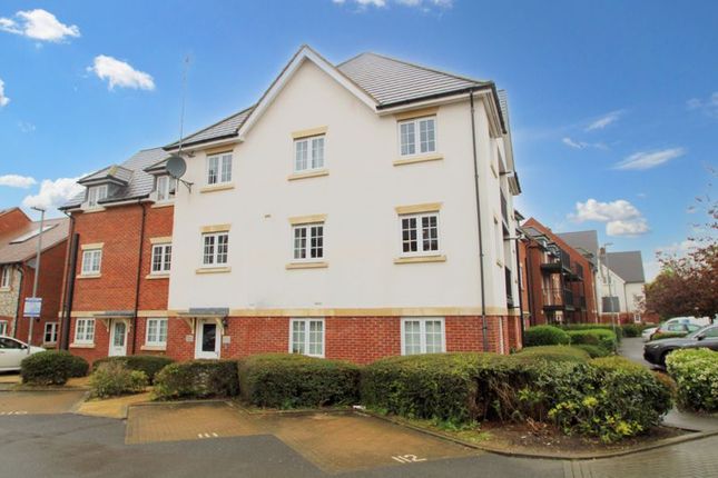 Flat for sale in Wellesbourne Crescent, High Wycombe