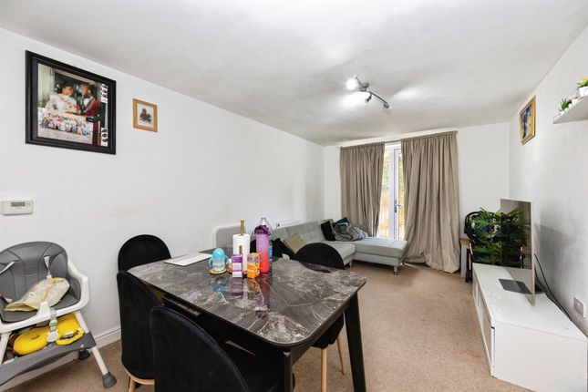 67, Drummond Grove, Ashford photo 4