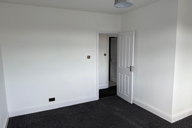 Fernside Avenue, Hanworth Feltham photo 4