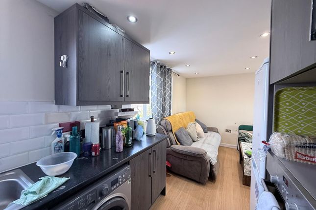 00, Southdown Crescent, Harrow photo 2