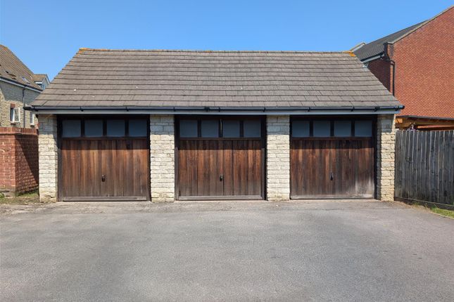30, Cardinal Drive, Gloucester photo 2