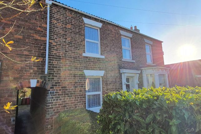 Thumbnail Terraced house to rent in Fieldside, Crowle, Scunthorpe