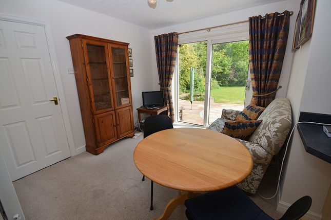 18 Sutherland Drive, Macclesfield photo 4