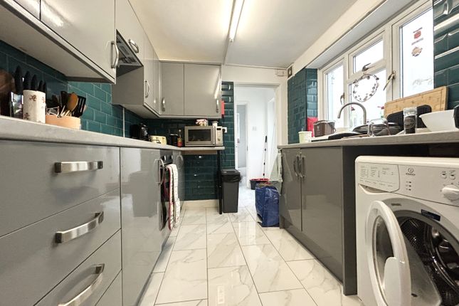 4-bed terraced on 74, Wyeverne Road, Cardiff, £2,200/mo