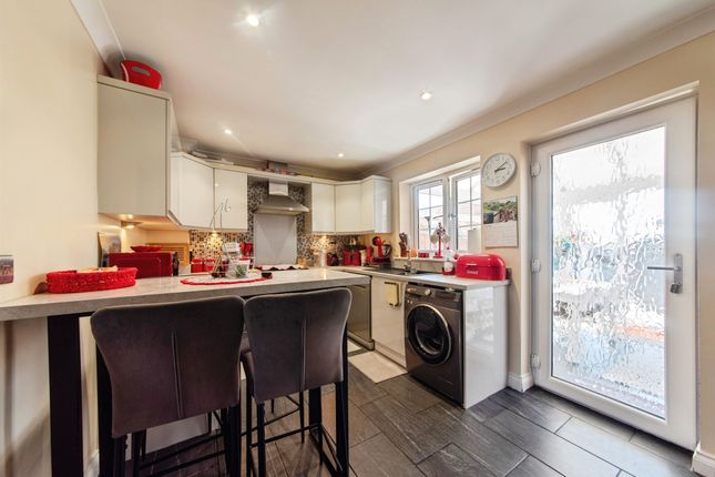 42, Eton Way, Boston photo 3