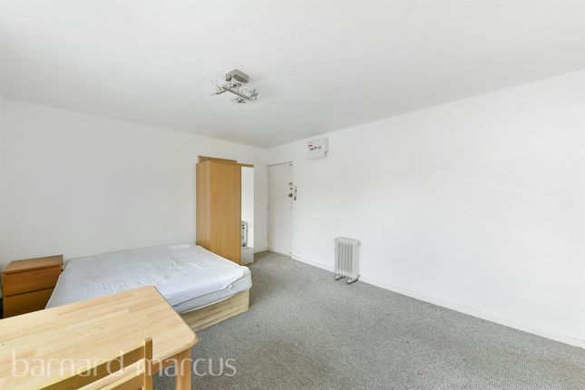 Studio for sale in Willenhall Drive, Hayes