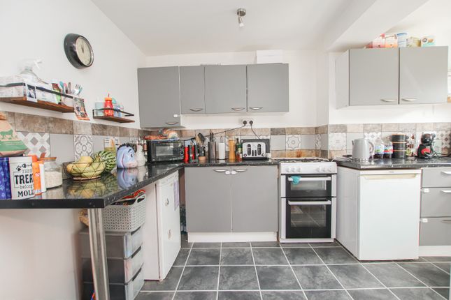 30 Lisburn Close, Lincoln, Lincolnshire photo 3