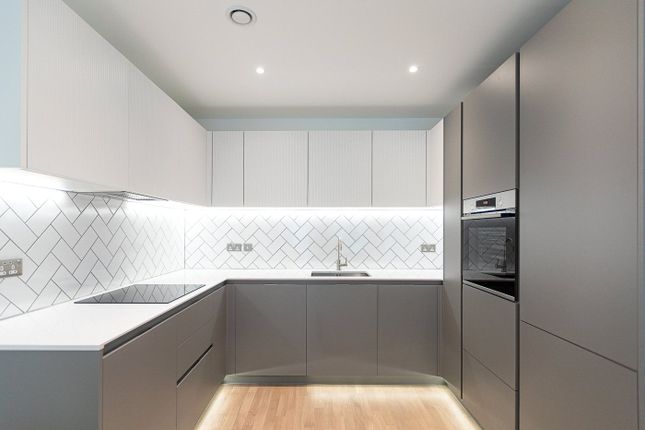 Flat 63, Arber House, 2, Greenleaf Walk, Southall photo 3