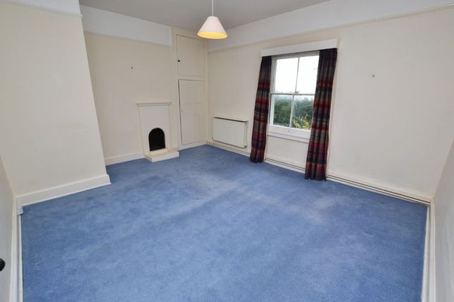 Flat to rent in Worcester Road, Malvern