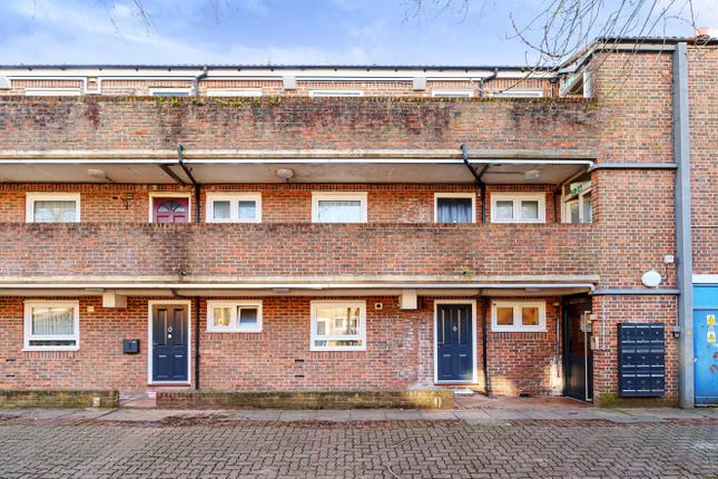 Thumbnail Flat for sale in Waleran Close, Stanmore