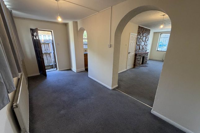 157, Rainham Road North, Dagenham photo 3