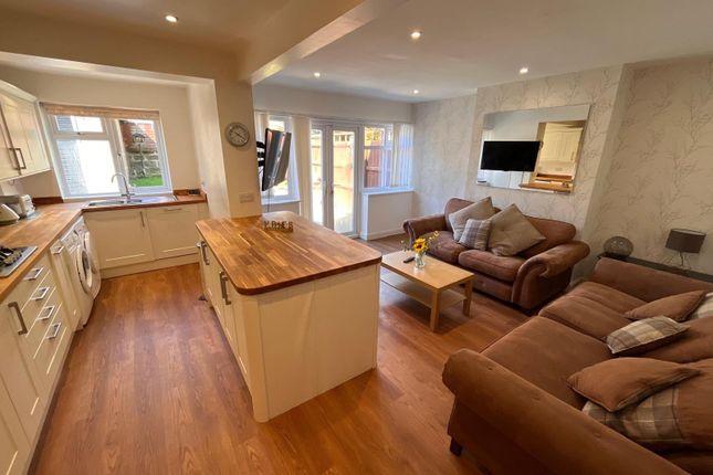 3-bed semi-detached on Glebelands Drive, Leeds, £2,470/mo