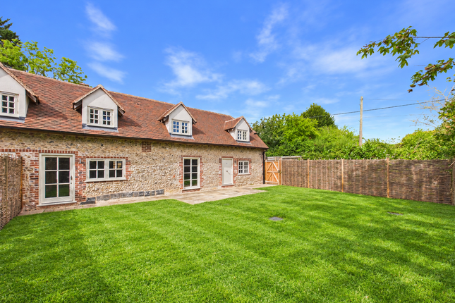 3 The Spinney, High Wycombe photo 2