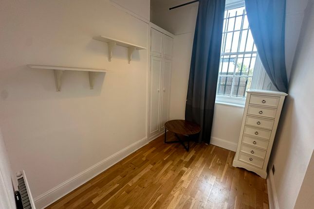 Flat 4 Cleveland House 285 Hoe Street, London photo 5