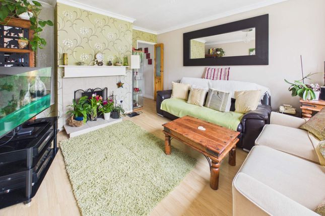 25, Gilwern Crescent, Cardiff photo 2