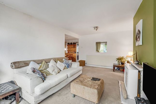 35, Anglesey Close, Ashford photo 3