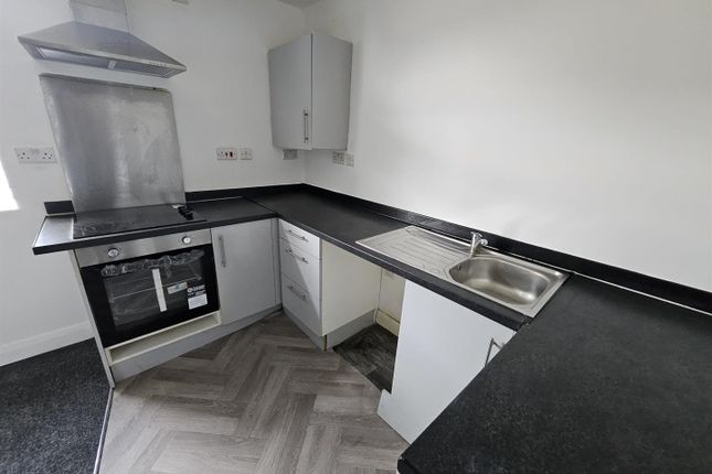 Flat B, 274 - 278 Halliwell Road, Bolton photo 2