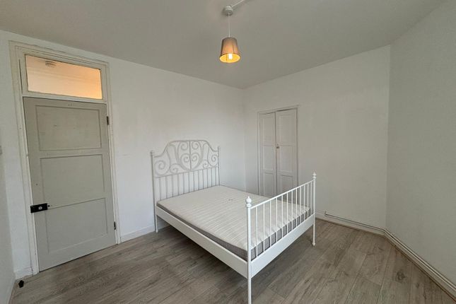 179, Becklow Gardens, London photo 3