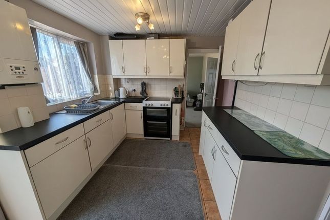4, Waltham Crescent, Nuneaton photo 4
